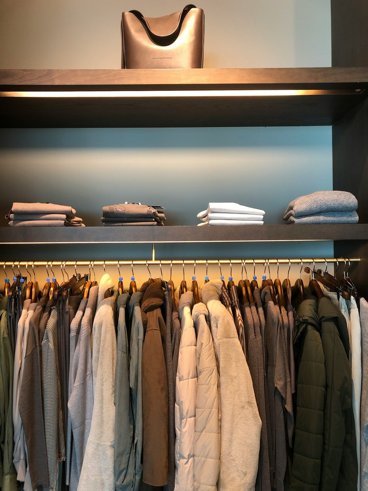 Organized neutral closet shelving